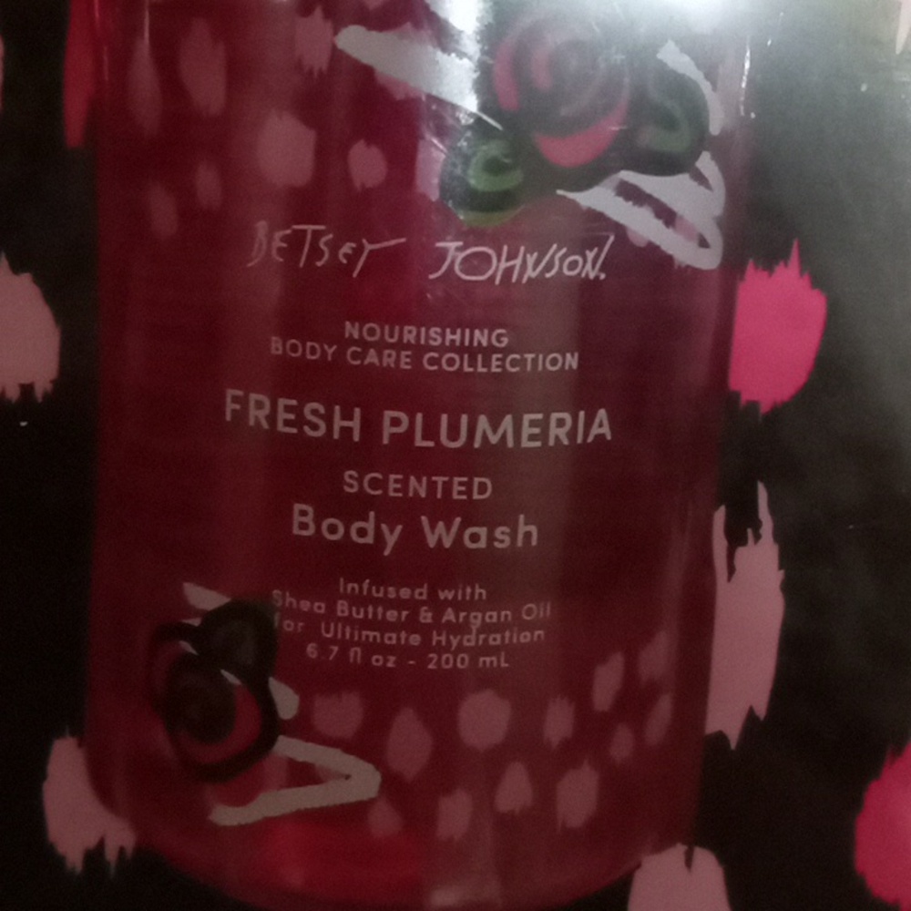 Betsey Johnson Deluxe Shower Gift Collection πππ - Picture 3 of 6